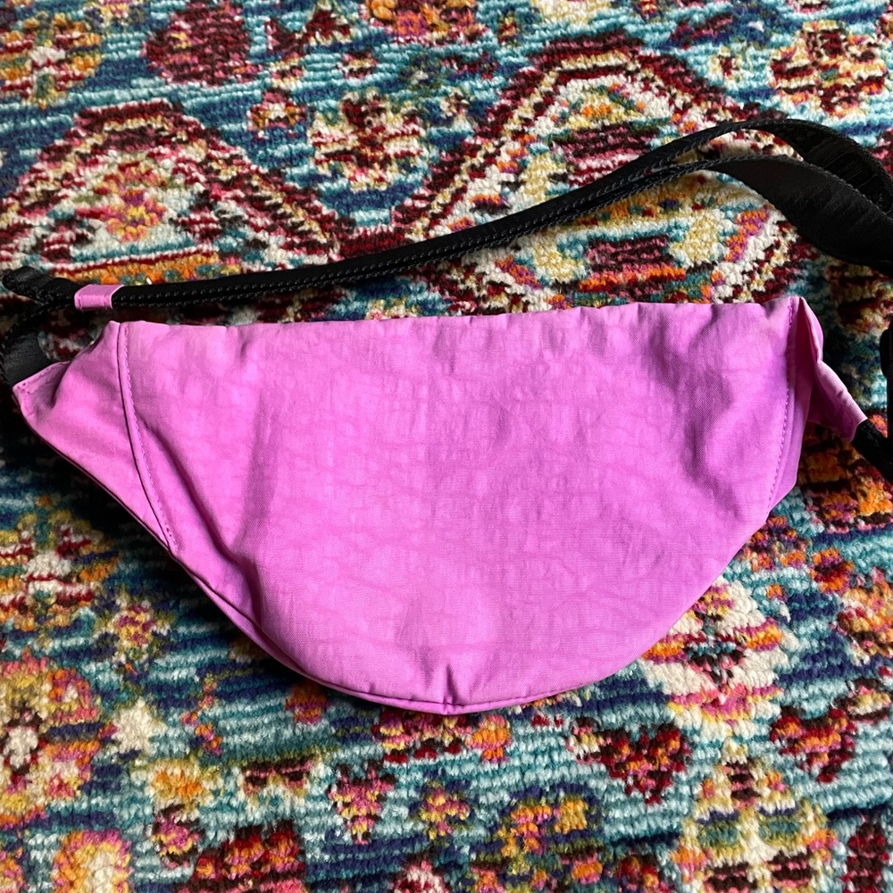 BAGGU Crescent Belt bag in extra pink🩷 - Picture 2 of 7